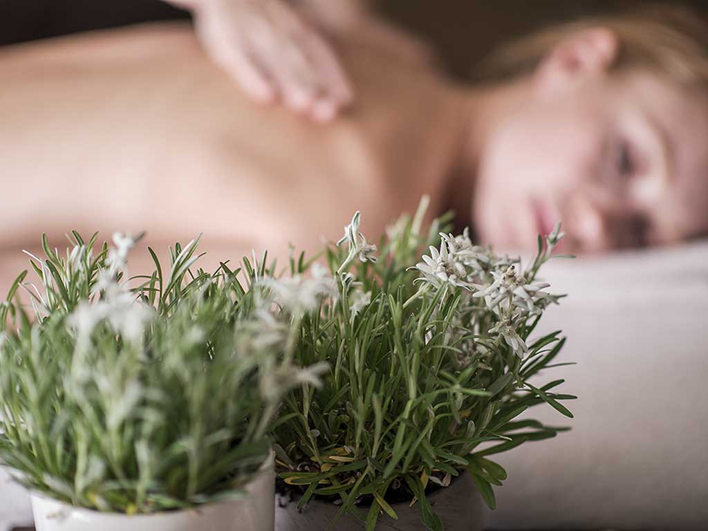 Massaggio rilassante con olio di stella alpina altoatesina - edizione - stile e design
